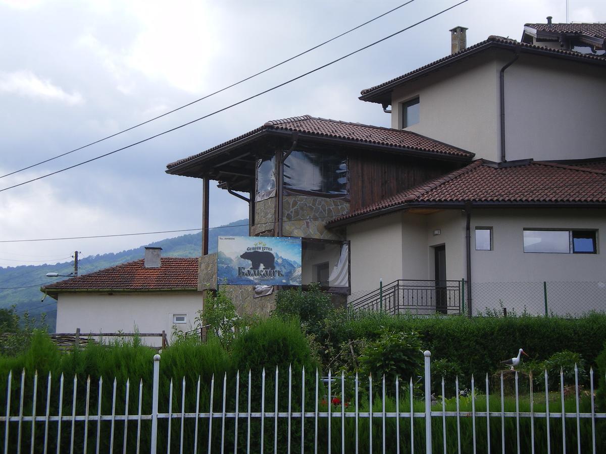 Family Hotel Balkana Apriltsi  Esterno foto