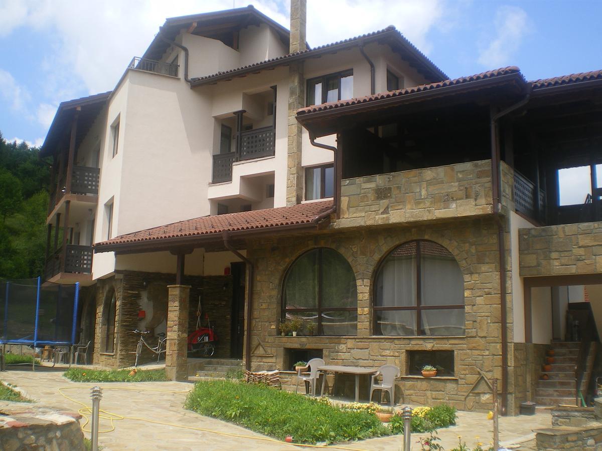 Family Hotel Balkana Apriltsi  Esterno foto
