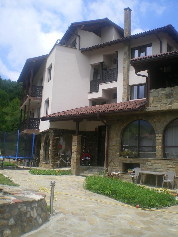 Family Hotel Balkana Apriltsi  Esterno foto