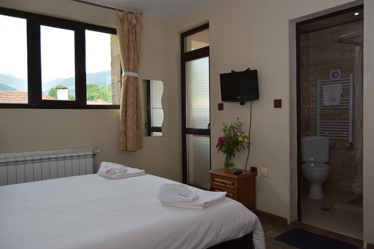 Family Hotel Balkana Apriltsi  Esterno foto