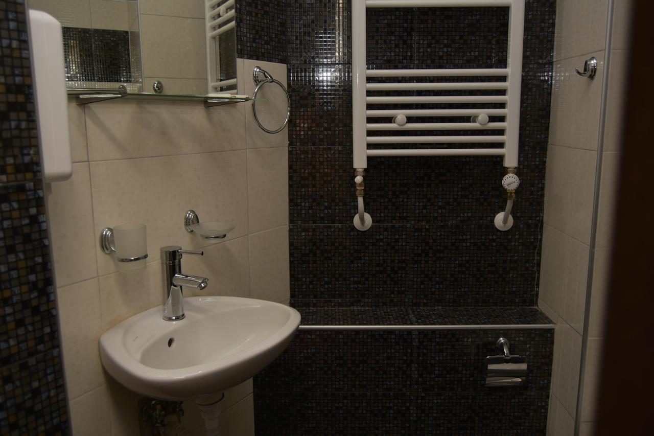 Family Hotel Balkana Apriltsi  Esterno foto