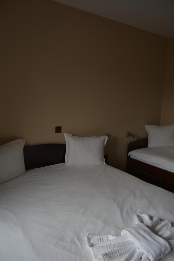 Family Hotel Balkana Apriltsi  Esterno foto